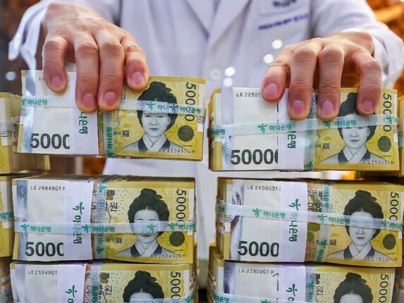 “월급 들어오면 이자부터 내는 사람들” … 서민은 숨 막히는데 23조 ‘역대급’ 수익