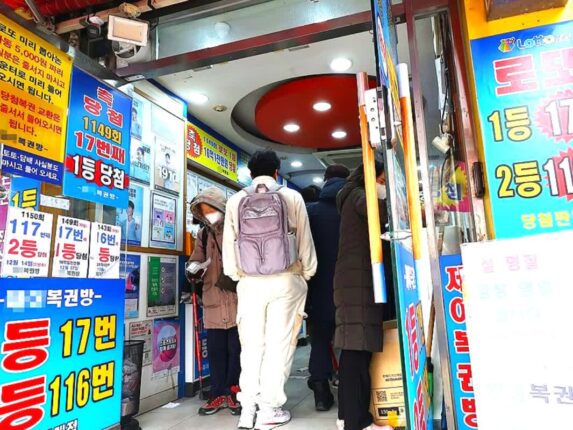 “단돈 천 원으로 인생 바꿨다” … 사상 최대 6조 시장 만든 절박한 ‘선택들’
