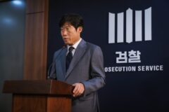‘야당’서 검사로 변신한 유해진, 그가 진지해지면 더 현실적!