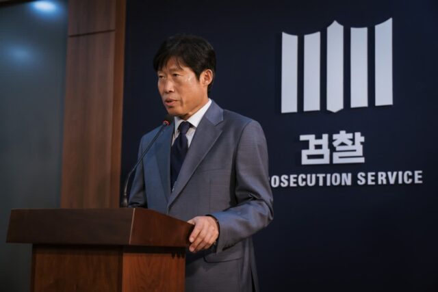 ‘야당’서 검사로 변신한 유해진, 그가 진지해지면 더 현실적!