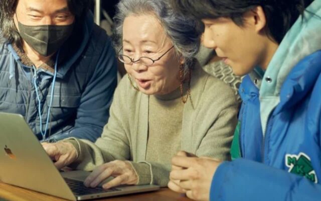 윤여정의 삶과 ‘결혼 피로연’의 연결 고리