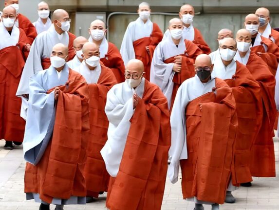 “한국이 세계에서 가장 위험”… 무서운 경고, 결국 ‘스님’들까지 팔 걷었다