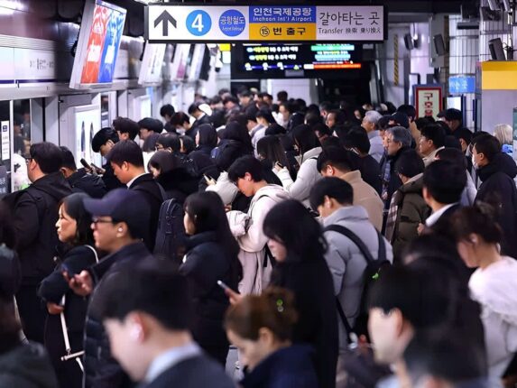출퇴근길 지옥철도 힘든데 “10만 원씩 내라고?”… 갑작스러운 발표에 서민들 ‘발 동동’