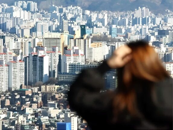 “10년째 남의 월급으로?”… 매달 수억 원씩 줄어드는 통장에 주민들 ‘분노’