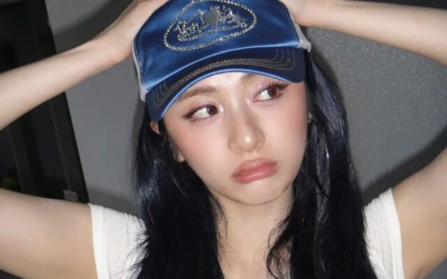 주황부터 파랑까지, 허윤진의 머리 색깔별 화장 가이드