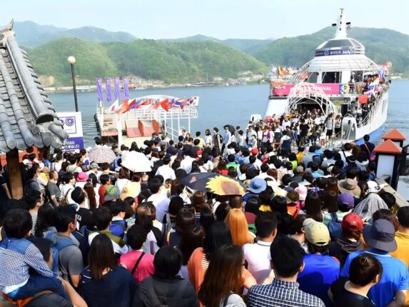 “제주도 아니었다”… 황금연휴 관광객 폭증한 ‘1위’ 여행지, 대체 어디길래