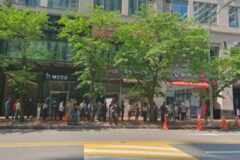 “SKT 못믿겠다”…경쟁사·은행 알뜰폰으로 갈아타기 확산되나