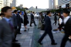 정년 연장된다더니 “뒤통수 맞았다”… ‘月 70만 원’으로 살아가는 100만 명 ‘절망’