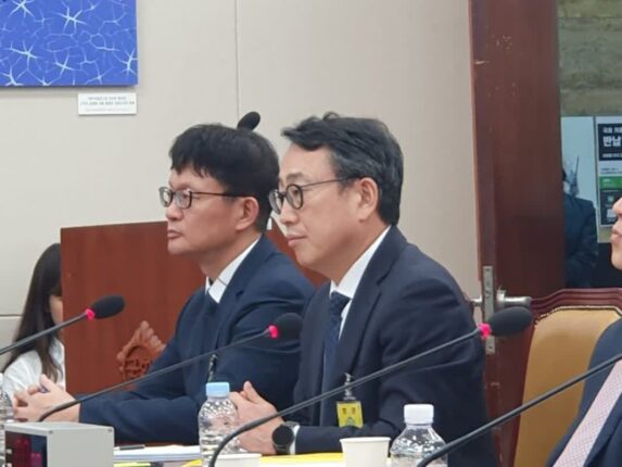 SKT만 유심 인증키 암호화 안 해…유상임 장관 “보안 소홀”
