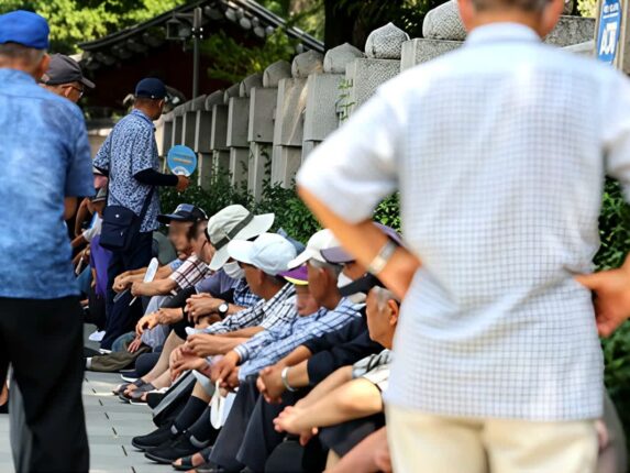 한 달에 30만 원 받는데 “이것마저 끊긴다니”… 정부 ‘폭탄 선언’에 651만 노인들 ‘어쩌나’
