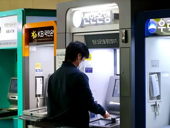 30년 동안 모아도 “전부 물거품”… 전문가들도 깜짝 놀란 노후자금의 ‘함정’