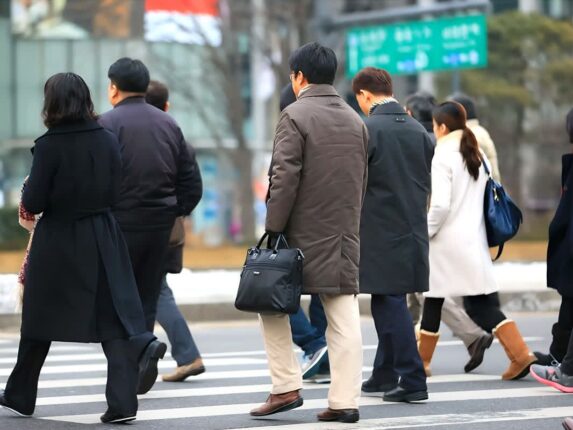 정년 65세 기대했는데 “말도 안 되는 정책”… 숨겨진 ‘진실’ 드러나자 5060 ‘한숨’