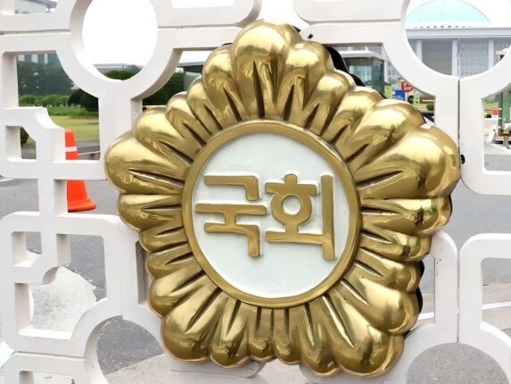 연금만 믿었는데 “이 돈으로 어떻게 살아요”… 고령층 아우성에 국회가 내놓은 ‘파격 대안’