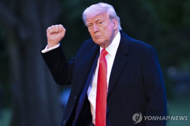 [속보] 트럼프 “푸틴의 우크라 타격에 불만…러시아 추가제재 검토”