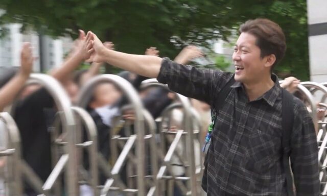 ‘나 혼자 산다’ 김대호, 30년 만에 찾은 추억…차은우 닮았다는 후배 반응에 ‘함박웃음’