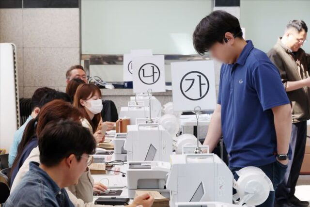 사전투표 이틀째…오전 9시 누적 투표율 22.14%·지난 대선보다 1.97%p↑