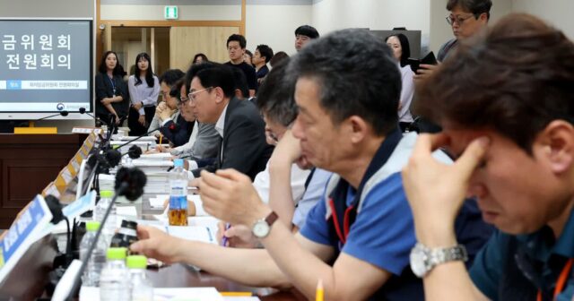 최임위 3차 회의… ‘배달기사에게도 최저임금 적용’ 두고 勞使 평행선