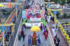 ‘날 좀 보소’ 아리랑 떼창, 애국심 끌어올린 밀양아리랑대축제