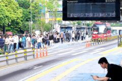 “출근이 아니라 전쟁이었다” .. 갈등으로 멈춘 도시, 시민들은 ‘혼돈의 아침’