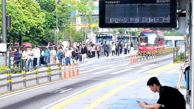 “출근이 아니라 전쟁이었다” .. 갈등으로 멈춘 도시, 시민들은 ‘혼돈의 아침’