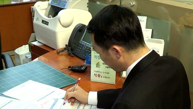 “은퇴 후, 삶이 달라진다” .. 가만히 모으기만 하던 직장인들, 이제는 ‘굴려서 키우기’ 시작했다