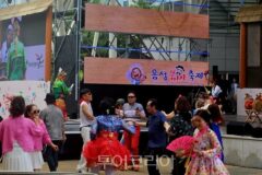 “축제가 이쯤은 돼야지”…음성품바축제, 품바왕 선발대회