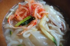 “칼국수”보다 위험한 건 함께 먹는 “이 반찬”입니다. 건강에 치명적입니다
