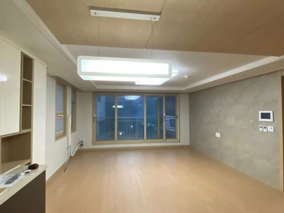 바닥을 다 뜯어야 한다길래.. 부부가 ‘직접’ 시공을 해버렸어요!