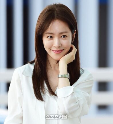 오사카로 출국하는 오늘자 한지민