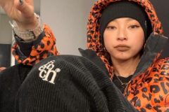 스월파 쿄카의 검붉은 립스틱을 ‘예쁘게’ 바르는 유일한 방법