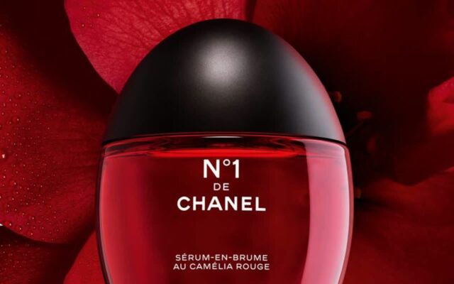 생기 넘치는 피부를 위한 ‘N°1 DE CHANEL 레드 까멜리아 세럼 인 미스트’