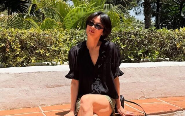 장마철 여름 샌들 어떤거 신을지 고민이라고? 송혜교, 차정원에게 배우는 샌들 스타일링 팁!