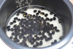 콩밥에 “이것” 하나만 넣으세요. 비린내 사라지고 3배 맛있습니다.