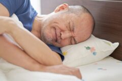 잠잘 때 “꿈을 자주 꾼다면” 의사가 지적한 ‘이 문제’ 있는겁니다.