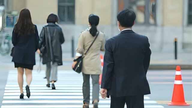 “희망퇴직 대비” .. 4050세대 재취업 지원 강화, 중장년층 커리어 플래닝 서비스 출시