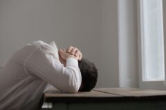 “죄책감 드는 척”하는 사람들의 특징 4가지