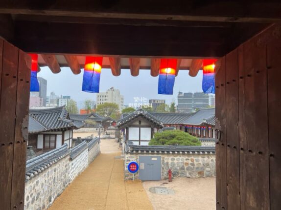 비오는날 산책 서울 남산골 한옥마을 전통정원