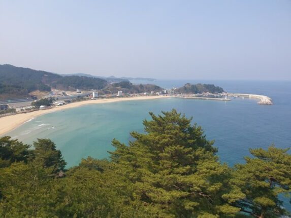양양 가볼만한곳, 동해 바다의 매력과 서핑 문화가 살아 숨 쉬는 곳