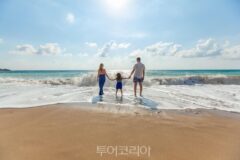 올 여름휴가, 직장인 ‘짧고 가깝게’ 떠난다!..10명 중 7명 ‘국내여행’, 해외여행은 20대가 주도