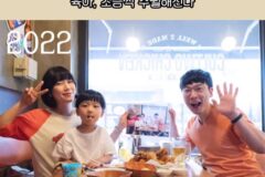 12년째 같은 자리에서 같은 옷 입고 사진 찍는 가족
