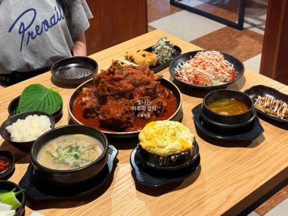 강남역 국밥 엄순녀순대국 강남역점에서 뿔꽃뼈구이와 순대국