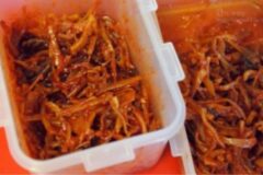 반찬통에 생기는 ‘이것’ 그대로 먹으면 세균 100만 마리 삼키는 겁니다!