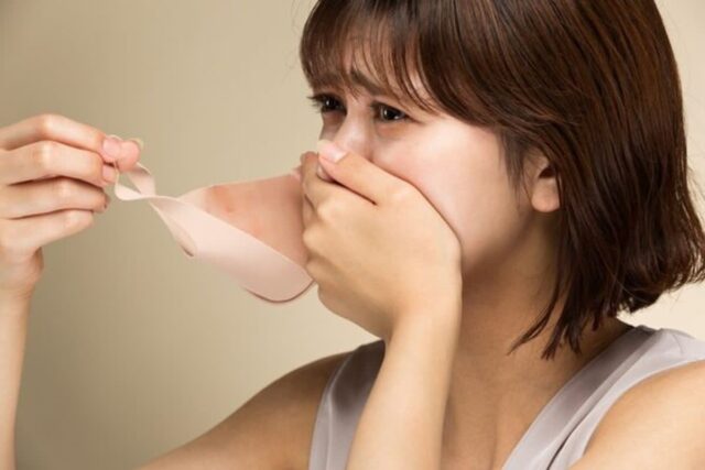만약 여자친구가 “유독 입냄새 심해졌다면” 이 음식 끊게하세요