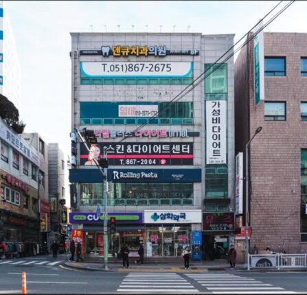 색을 빼앗긴 cu 편의점