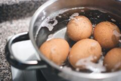 계란 ‘이렇게 삶으면’ 영양 70% 날아갑니다! 영양 보존하려면 이렇게 해 보세요.