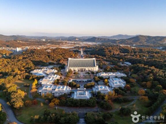 천안 가볼만한곳, 독립 정신 깃든 유적지와 푸른 산의 조화
