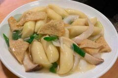 매콤달콤한 소스와 쫄깃한 떡이 어우러진 전국 떡볶이 맛집 BEST 5