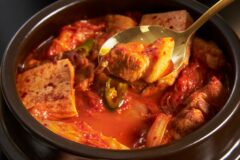 김치찌개에 “고기 넣으면 나트륨 흡수율 2배” 늘어납니다!
