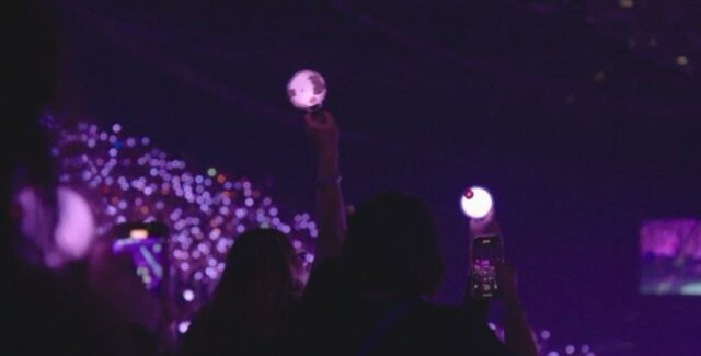 [오늘 뭘 볼까] BTS와 아미의 여정..다큐 영화 ‘방탄소년단 아미: 포에버 위 아 영’