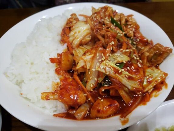 밥 먹을 때 “제육볶음과 이것”먹으면 고혈압과 당뇨까지 찾아옵니다.